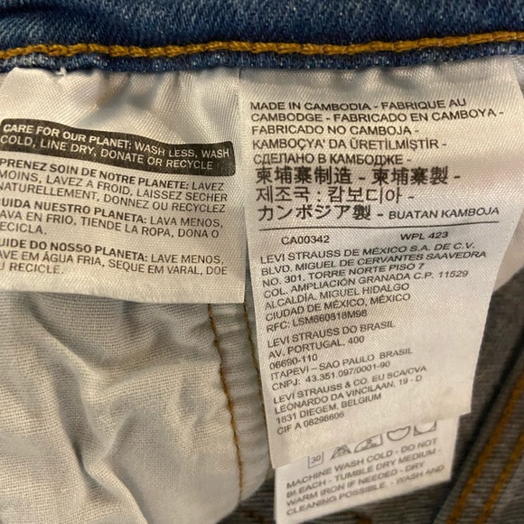 Levi’s high rise denim shorts. Size 32. - Picture 5 of 5